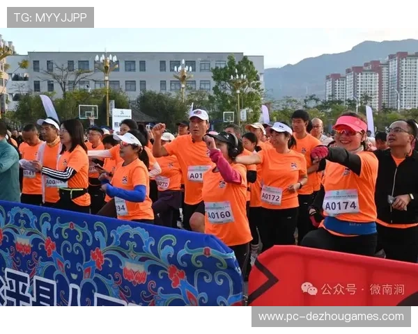 大理乡愁马拉松鹤庆站开赛，近5000名跑者参与半程马拉松与欢乐跑