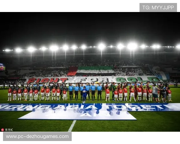 球迷展示巨型TIFO，支持主队对抗强敌